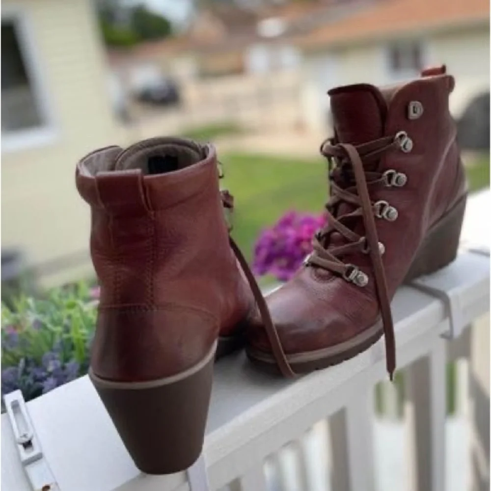 Ecco Women’s Booties  Leather Boots  SIZE 39 (8.5-9)